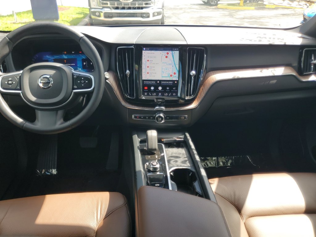 Certified 2022 Volvo XC60 B5 Momentum w/ Protection Package Premier AWD/4WD image 13