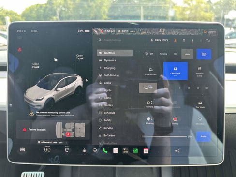 Used 2021 Tesla Model Y Long Range AWD/4WD image 27