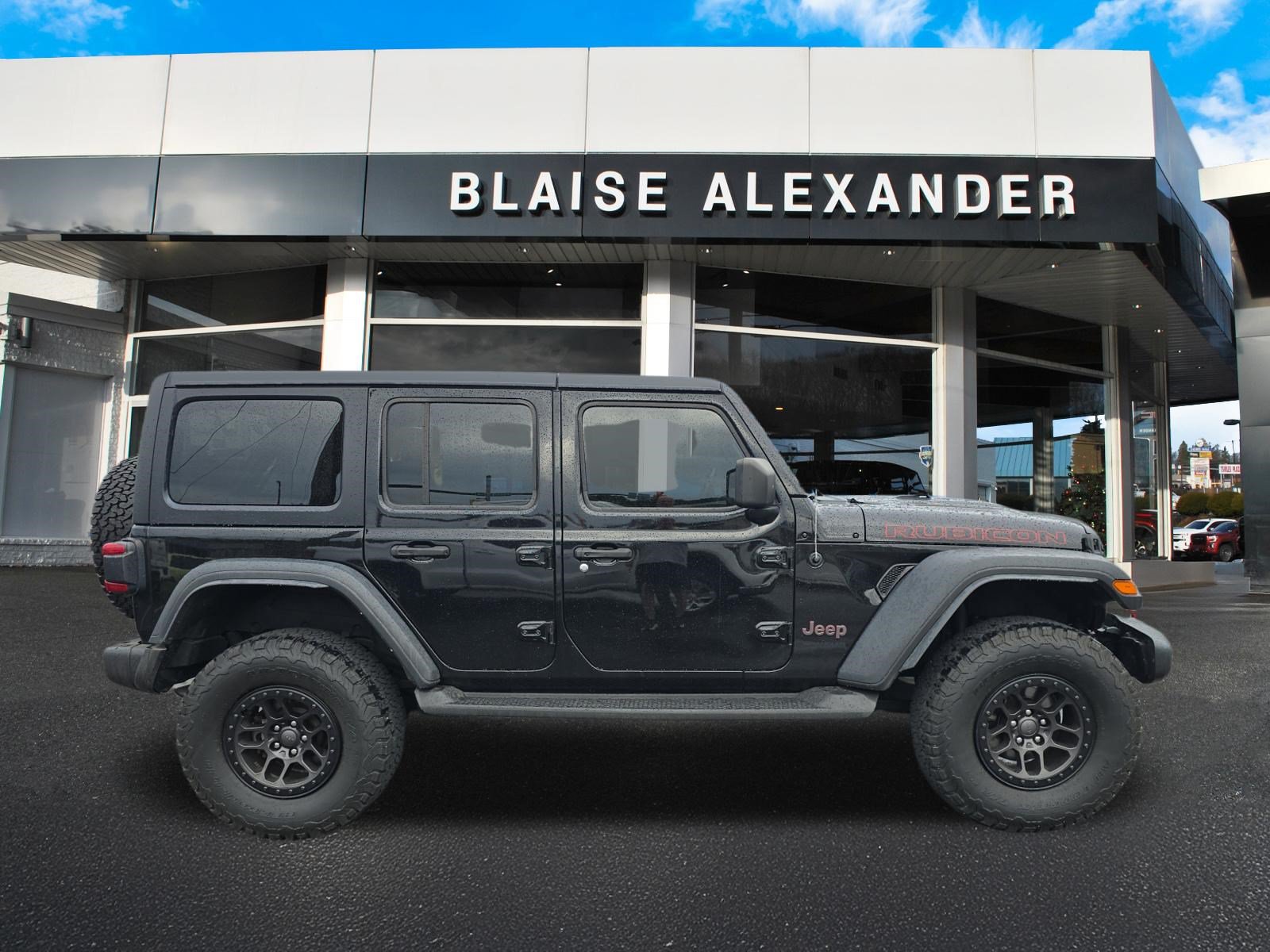 Used 2022 Jeep Wrangler Unlimited Rubicon w/ Xtreme Recon 35" Tire Package AWD/4WD image 2