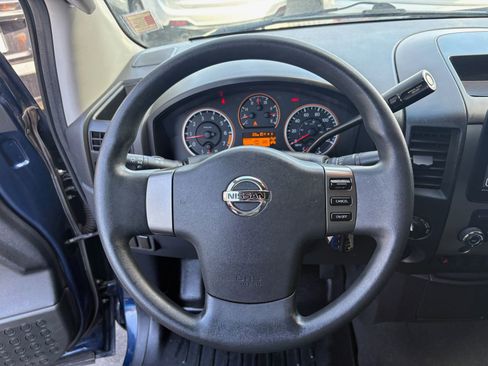 Used 2010 Nissan Titan SE image 31