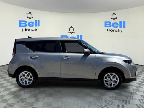 Used 2025 Kia Soul LX w/ LX Technology Package FWD image 5