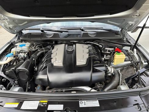 Used 2016 Volkswagen Touareg Sport AWD/4WD image 41