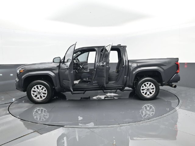 Used 2024 Toyota Tacoma SR5 w/ SR5 Upgrade Package AWD/4WD image 30