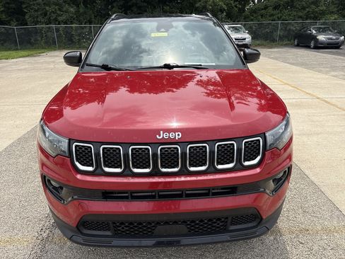 Used 2023 Jeep Compass Limited AWD/4WD image 2