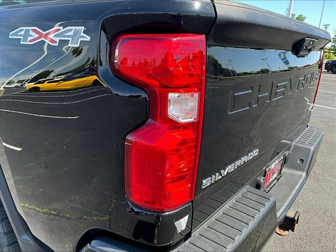 Used 2022 Chevrolet Silverado 2500 Custom w/ Custom Value Package AWD/4WD image 22