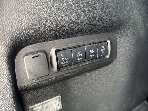 Used 2017 Ford Explorer Limited image 19