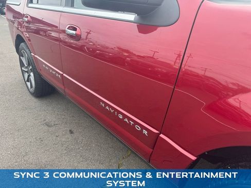 Used 2017 Lincoln Navigator Reserve AWD/4WD image 13