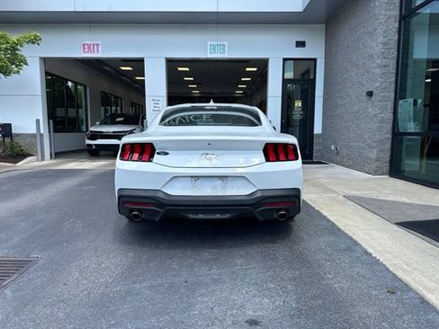 Used 2025 Ford Mustang Coupe RWD image 4