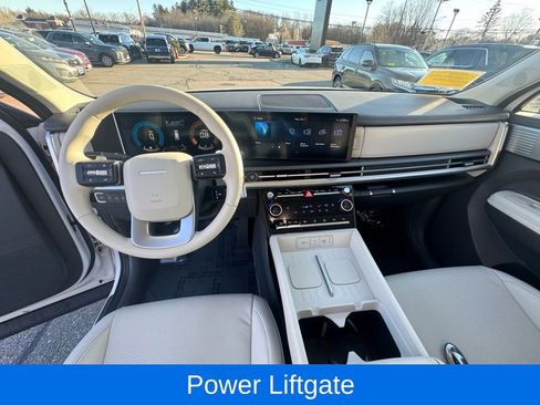Used 2025 Hyundai Santa Fe SEL image 14