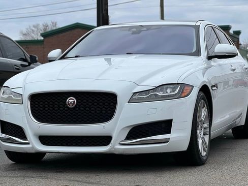 Used 2016 Jaguar XF Premium image 13