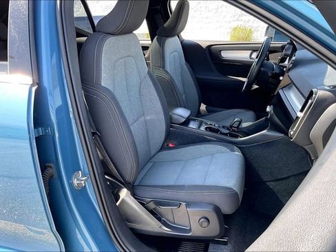 Used 2024 Volvo XC40 B5 Core AWD/4WD image 6