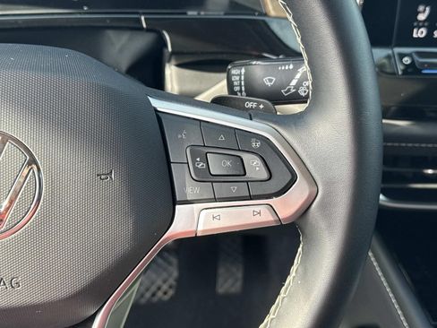 Used 2025 Volkswagen Atlas SE FWD image 23