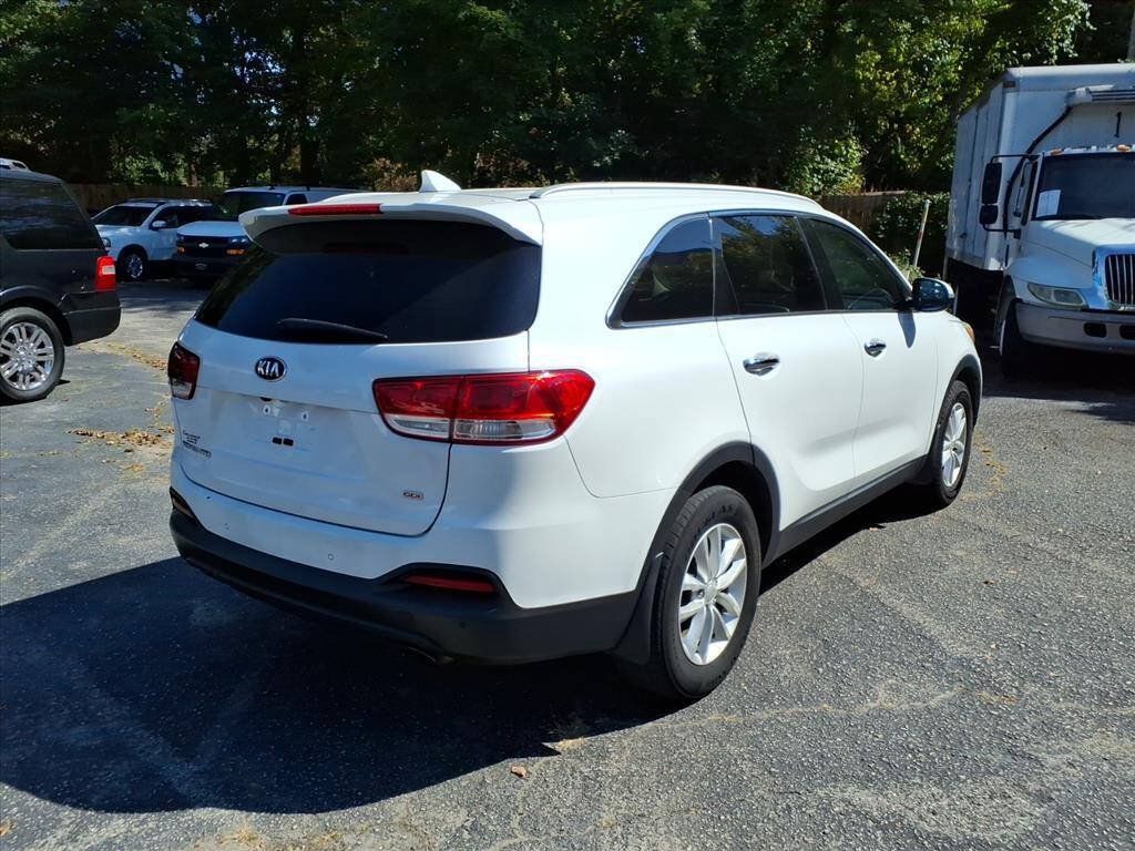 Used 2017 Kia Sorento FWD w/ LX Convenience Package image 3