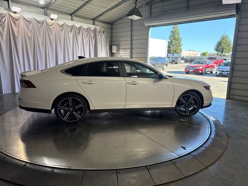 Used 2024 Honda Accord Sport image 4