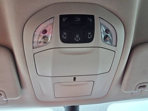 Used 2024 Chrysler Pacifica Limited FWD image 25