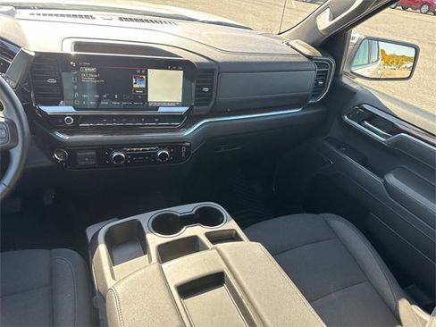 Used 2025 GMC Sierra 1500 SLE image 18