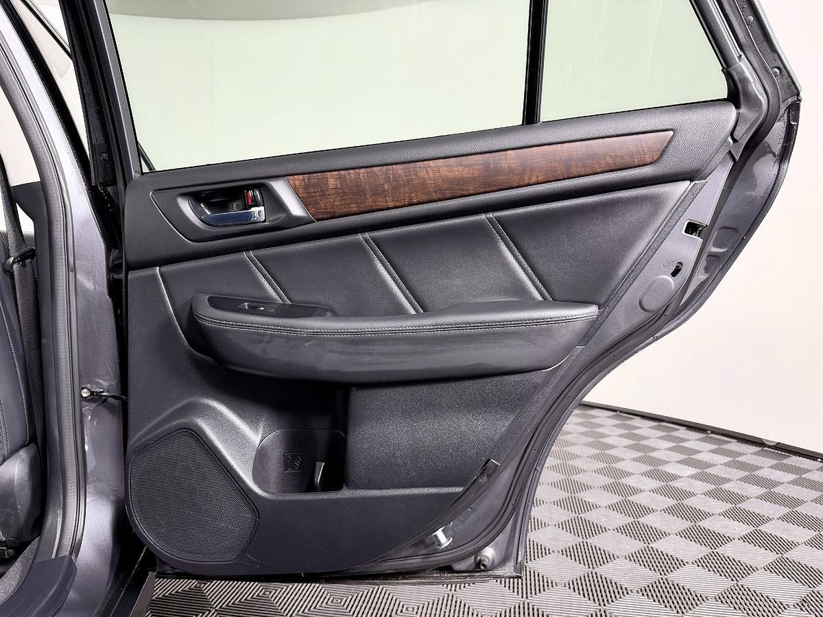 Used 2019 Subaru Outback 3.6R Limited AWD/4WD image 43