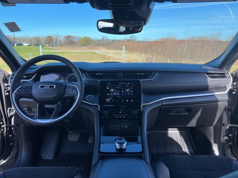 Used 2023 Jeep Grand Cherokee L Laredo image 20