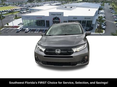 Used 2025 Honda Odyssey Touring image 2