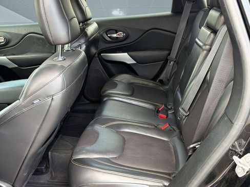 Used 2018 Jeep Cherokee Latitude Plus FWD image 23