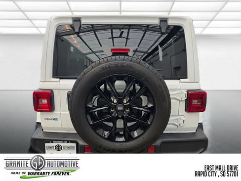 Used 2024 Jeep Wrangler Unlimited Sahara AWD/4WD image 5