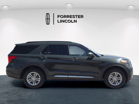 Used 2023 Ford Explorer XLT w/ Equipment Group 202A AWD/4WD image 2