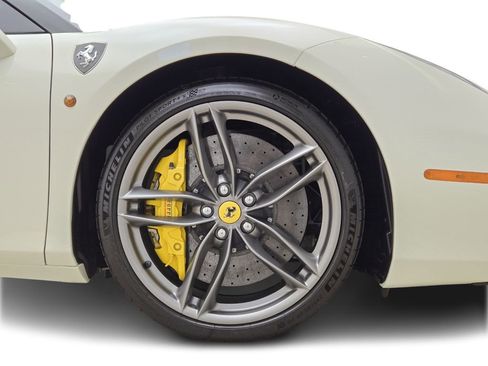 Used 2018 Ferrari 488 Spider image 8