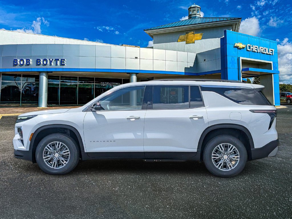 New 2027 Chevrolet Traverse LT FWD image 2