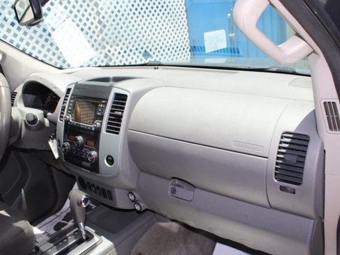 Used 2015 Nissan Frontier SV w/ SV Value Truck Package RWD image 11