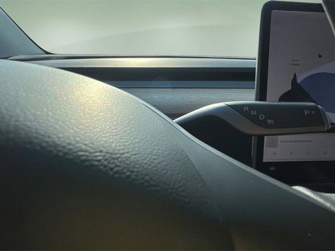 Used 2021 Tesla Model Y Long Range image 28