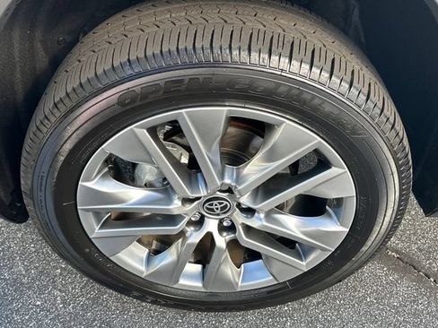 Used 2022 Toyota RAV4 XLE Premium FWD image 10