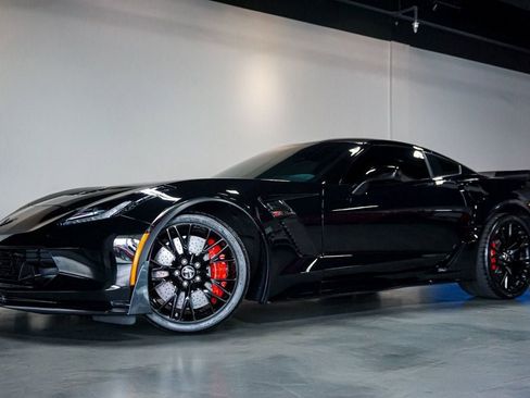 Used 2015 Chevrolet Corvette Z06 w/ 3LZ Preferred Equipment Group RWD image 84