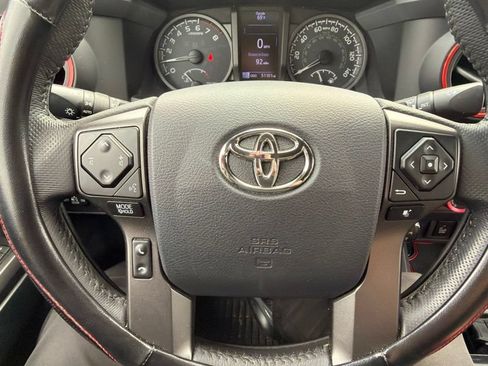 Used 2017 Toyota Tacoma TRD Sport AWD/4WD image 15