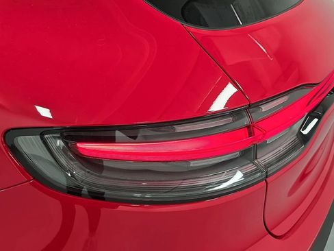 Certified 2025 Porsche Macan AWD/4WD image 30