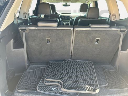 Used 2022 Volkswagen Atlas SE w/ Panoramic Sunroof Package image 9