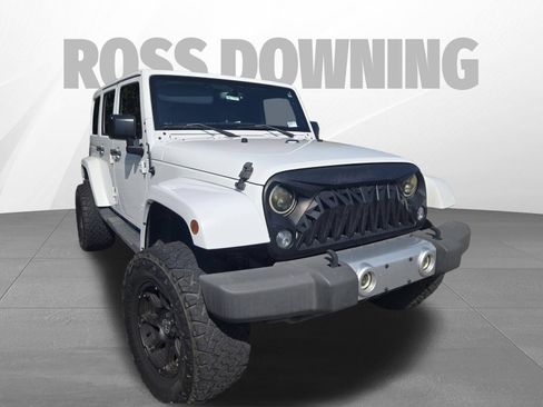 Used 2015 Jeep Wrangler Unlimited Sahara w/ Connectivity Group AWD/4WD image 3