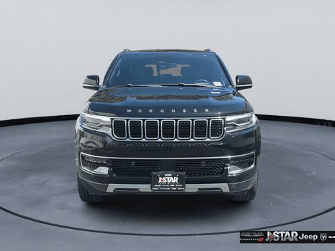 Used 2022 Jeep Wagoneer Series III AWD/4WD image 2