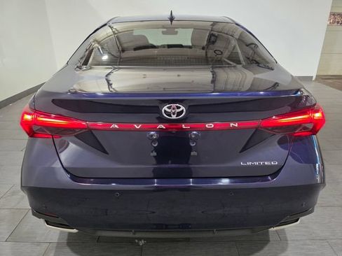 Used 2022 Toyota Avalon Limited w/ Advanced Safety Package FWD image 4