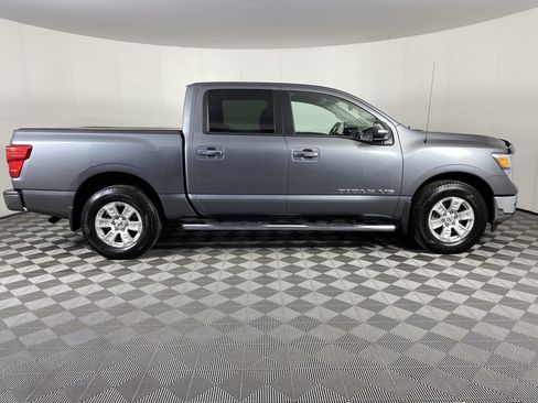 Used 2018 Nissan Titan SV w/ SV Convenience Package AWD/4WD image 12