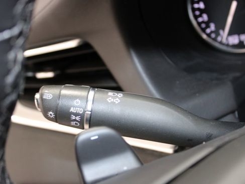 Used 2022 Buick Enclave Avenir w/ Avenir Technology Package image 33