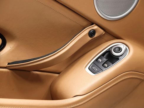 Used 2019 Aston Martin V8 Vantage Coupe RWD image 14
