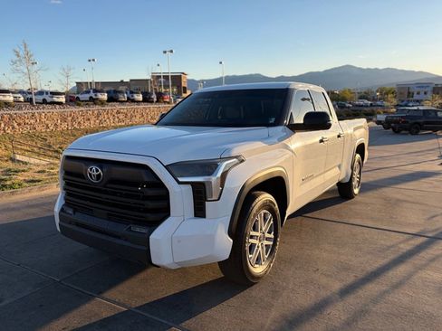 Used 2022 Toyota Tundra SR5 w/ SR5 Convenience Package RWD image 5