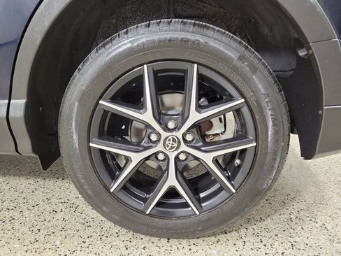 Used 2018 Toyota RAV4 SE AWD/4WD image 8