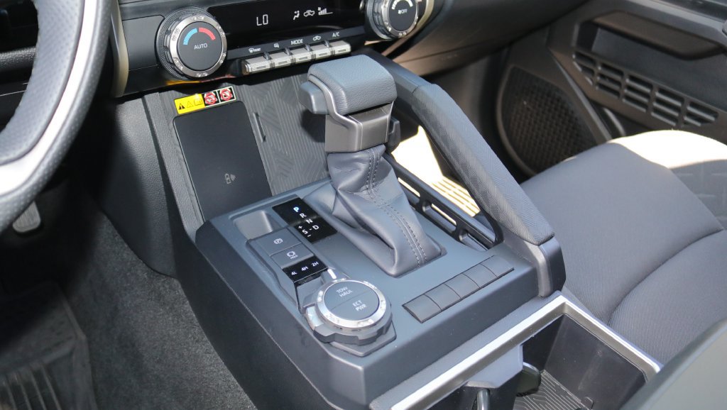 Certified 2025 Toyota Tacoma SR5 AWD/4WD image 24