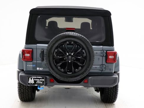 Used 2024 Jeep Wrangler Unlimited Sahara AWD/4WD image 8