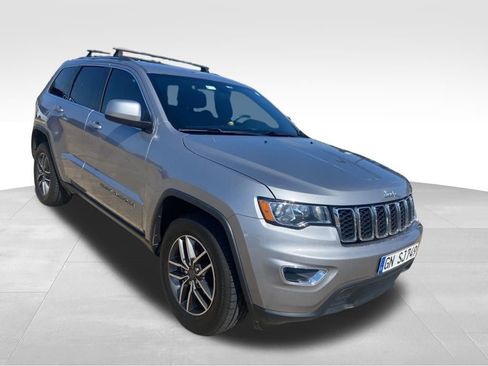 Used 2019 Jeep Grand Cherokee Laredo w/ Security & Convenience Group image 5
