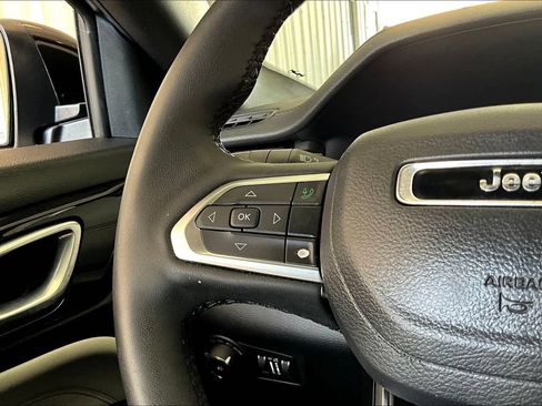 Used 2025 Jeep Compass Limited AWD/4WD image 12