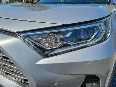 Used 2019 Toyota RAV4 Limited image 16