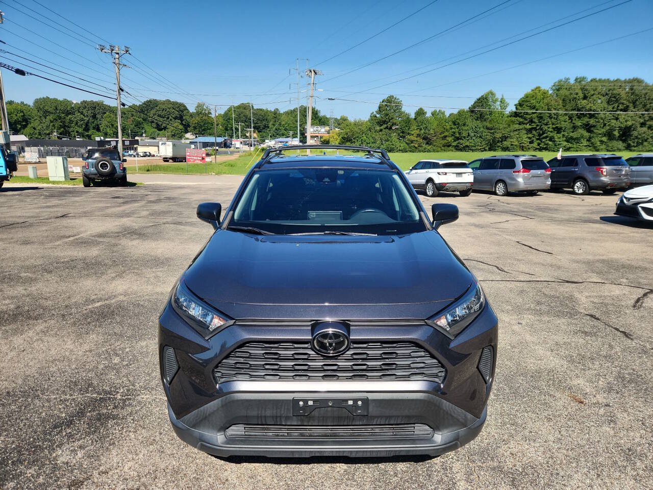 Used 2020 Toyota RAV4 LE FWD image 3