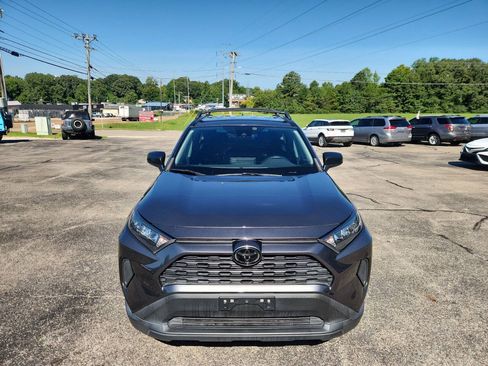 Used 2020 Toyota RAV4 LE FWD image 3